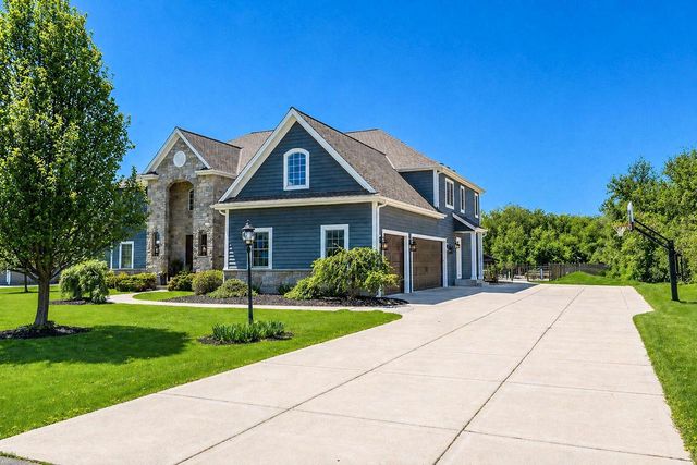 W294N6391 Wallschlager WAY, Hartland, WI 53029