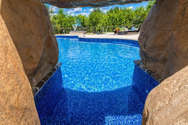 W294N6391 Wallschlager WAY, Hartland, WI 53029