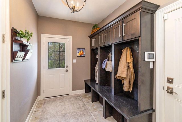 W294N6391 Wallschlager WAY, Hartland, WI 53029