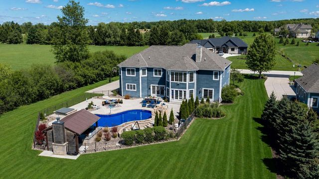 W294N6391 Wallschlager WAY, Hartland, WI 53029