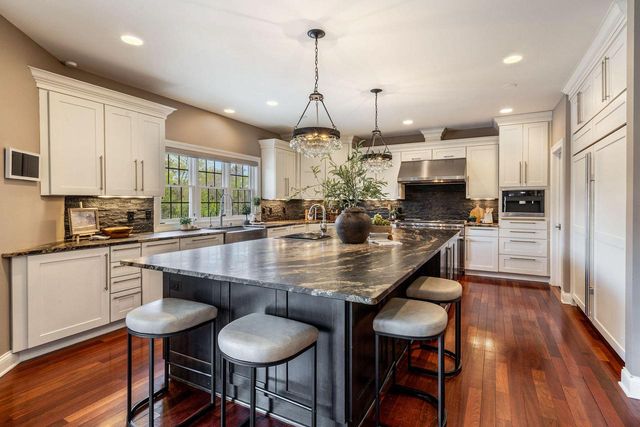 W294N6391 Wallschlager WAY, Hartland, WI 53029