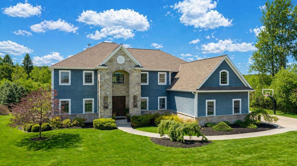 W294N6391 Wallschlager WAY, Hartland, WI 53029