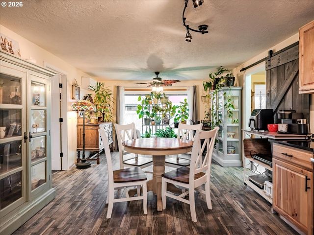 889 45TH Ave Ne, Salem, OR 97301