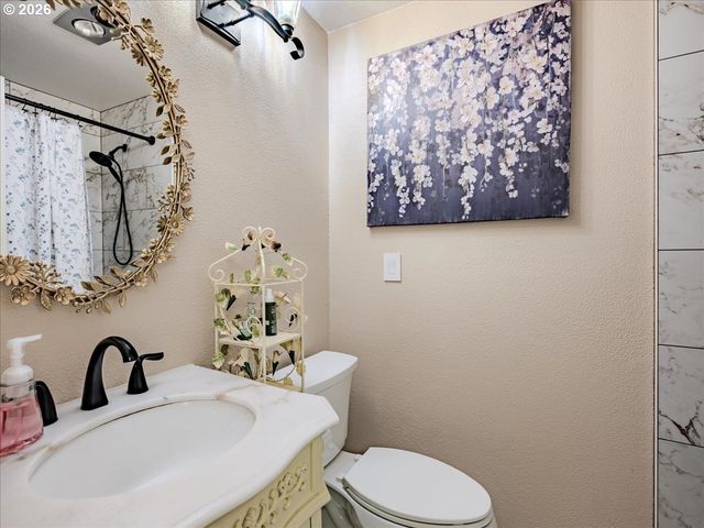 889 45TH Ave Ne, Salem, OR 97301