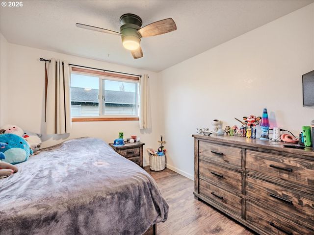 889 45TH Ave Ne, Salem, OR 97301