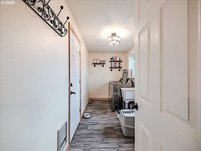 889 45TH Ave Ne, Salem, OR 97301