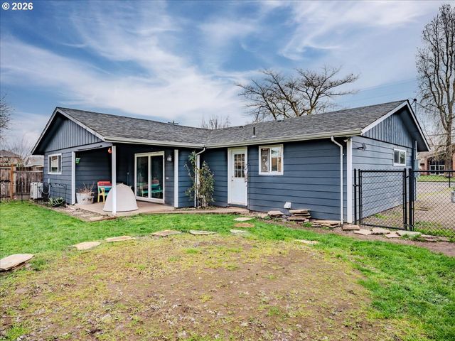 889 45TH Ave Ne, Salem, OR 97301