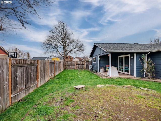 889 45TH Ave Ne, Salem, OR 97301