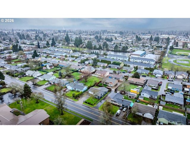 889 45TH Ave Ne, Salem, OR 97301