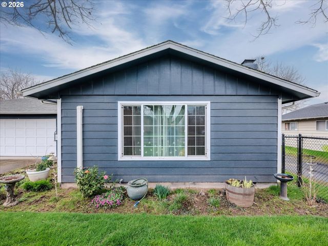889 45TH Ave Ne, Salem, OR 97301