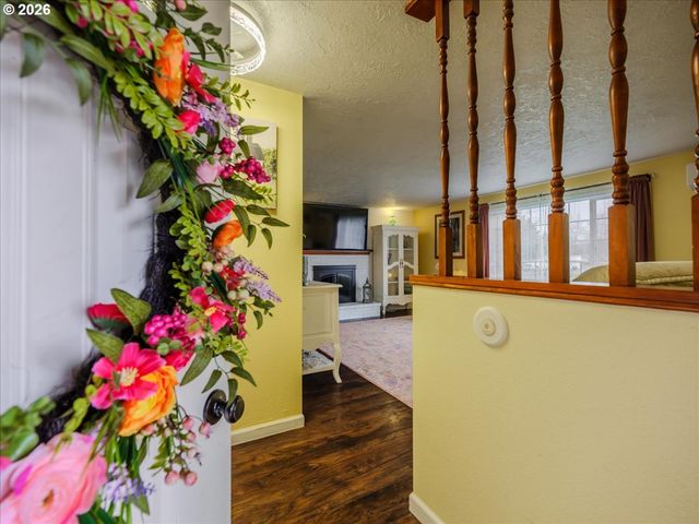 889 45TH Ave Ne, Salem, OR 97301