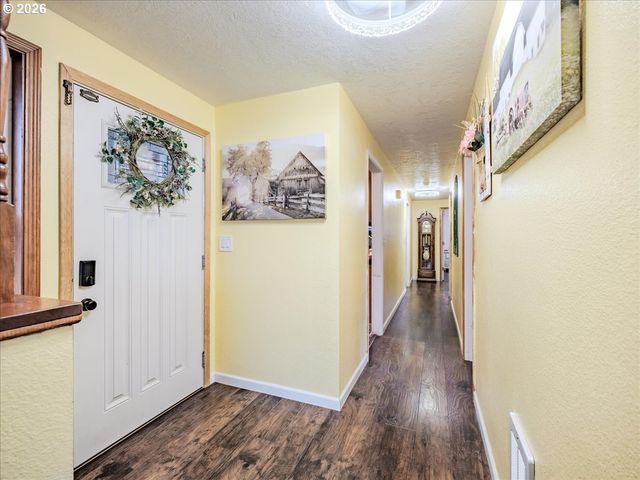 889 45TH Ave Ne, Salem, OR 97301