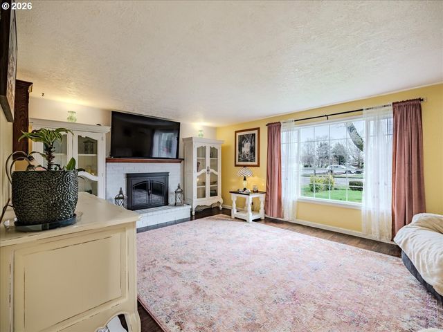 889 45TH Ave Ne, Salem, OR 97301