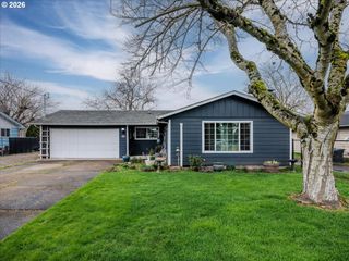 889 45TH Ave Ne, Salem, OR 97301