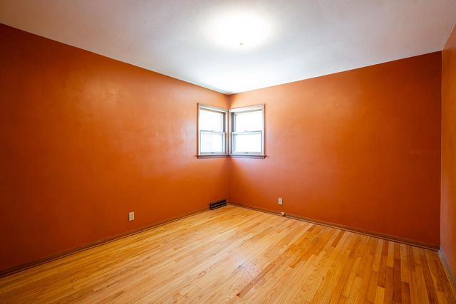 521 N 105th STREET, Wauwatosa, WI 53226