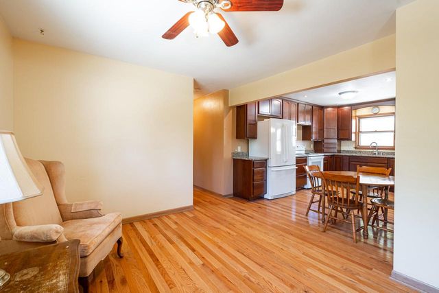 521 N 105th STREET, Wauwatosa, WI 53226