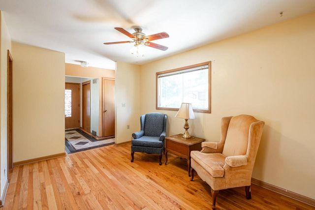 521 N 105th STREET, Wauwatosa, WI 53226