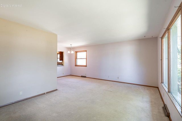 521 N 105th STREET, Wauwatosa, WI 53226