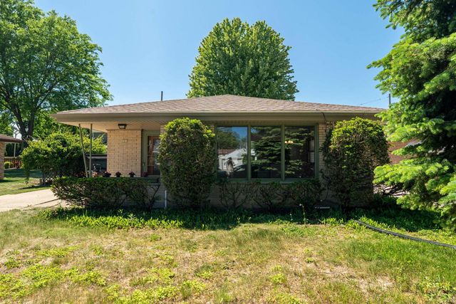521 N 105th STREET, Wauwatosa, WI 53226