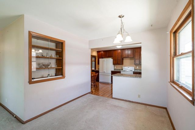 521 N 105th STREET, Wauwatosa, WI 53226
