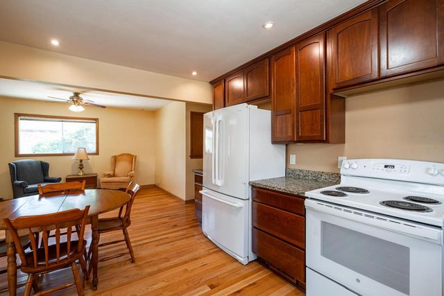 521 N 105th STREET, Wauwatosa, WI 53226