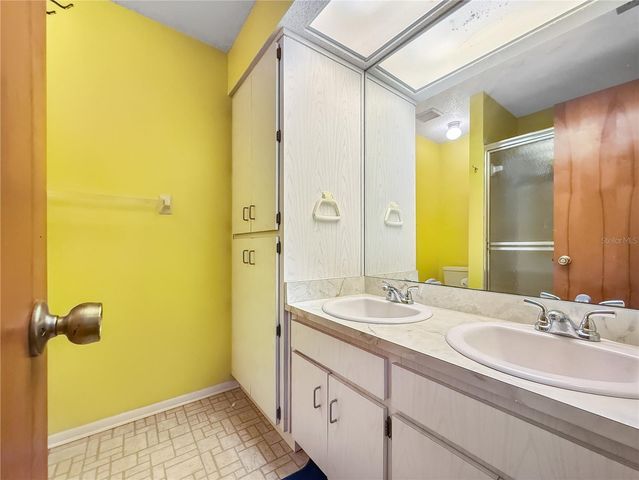 6904 WILLIAMS ROAD, Seffner, FL 33584
