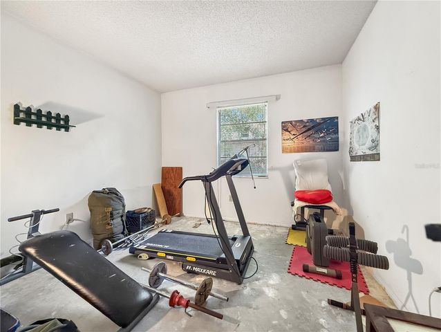 6904 WILLIAMS ROAD, Seffner, FL 33584