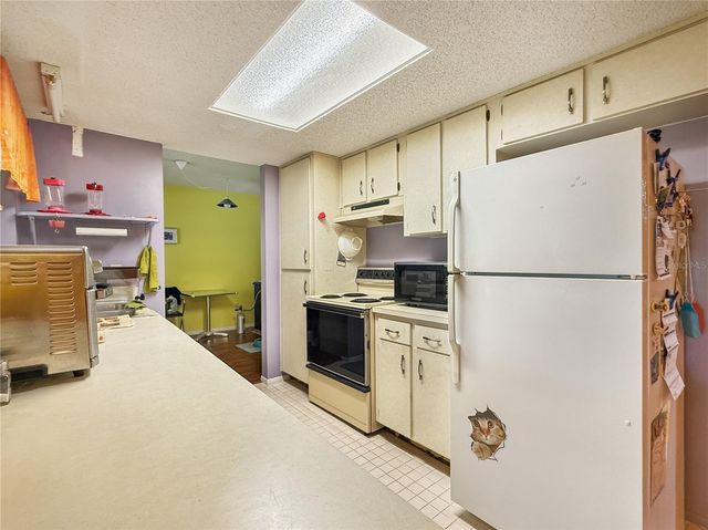 6904 WILLIAMS ROAD, Seffner, FL 33584