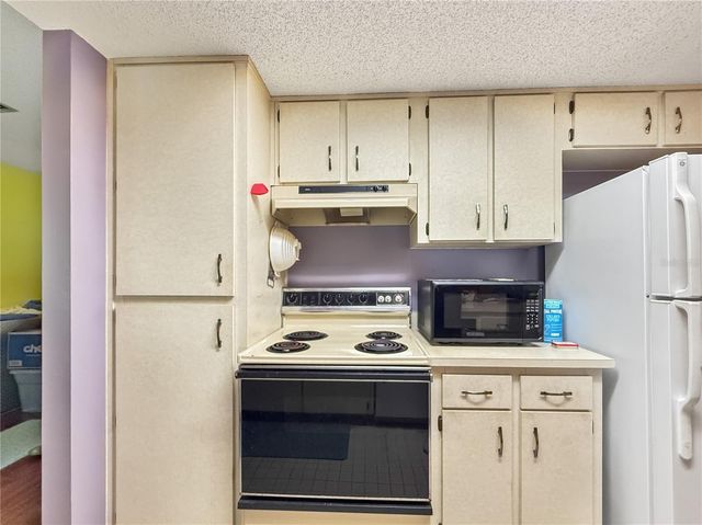 6904 WILLIAMS ROAD, Seffner, FL 33584