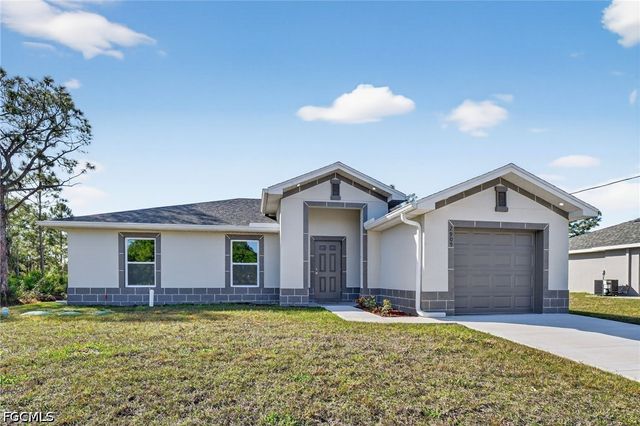 2905 38th ST W, Lehigh Acres, FL 33971