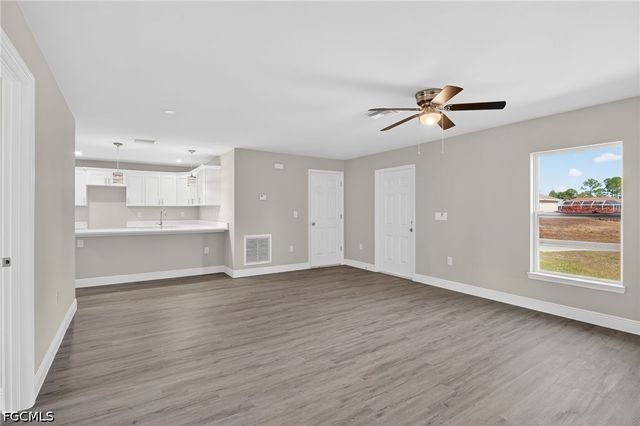 2905 38th ST W, Lehigh Acres, FL 33971