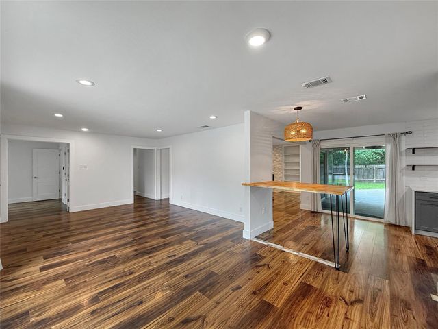 9708 Parkfield DR, Austin, TX 78758