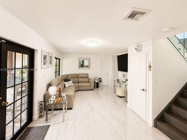 18758 NW 78th Pl, Hialeah, FL 33015