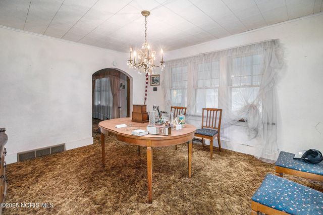 6237 Dorr Street, Toledo, OH 43615