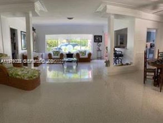1070 N Shore Dr, Miami Beach, FL 33141