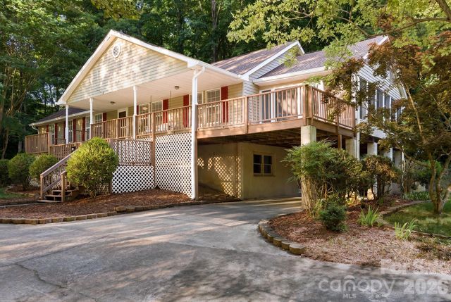 135 Brookhaven Lane, Advance, NC 27006