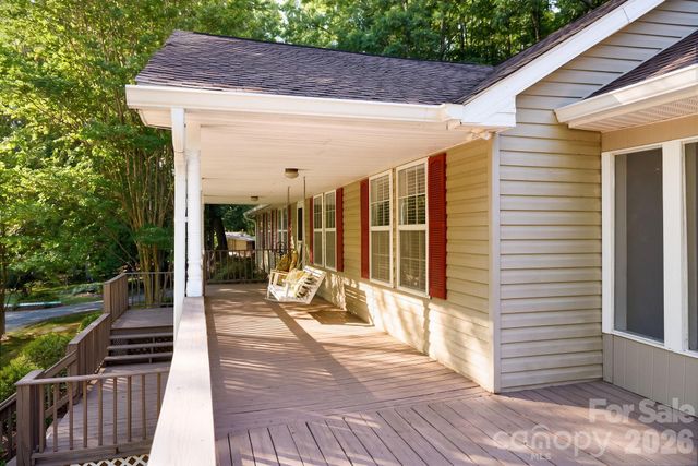 135 Brookhaven Lane, Advance, NC 27006