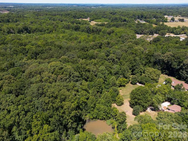 135 Brookhaven Lane, Advance, NC 27006