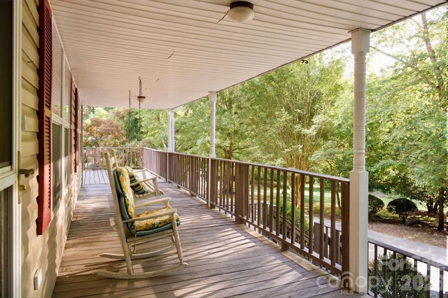 135 Brookhaven Lane, Advance, NC 27006