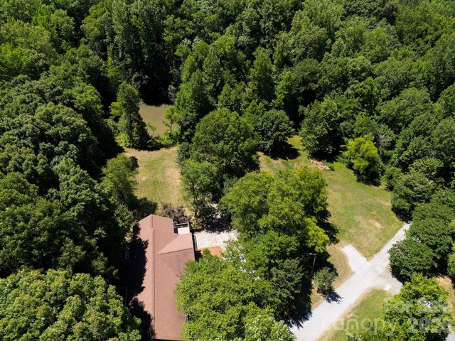135 Brookhaven Lane, Advance, NC 27006