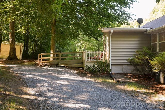 135 Brookhaven Lane, Advance, NC 27006