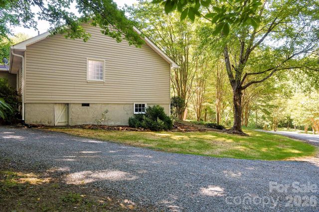 135 Brookhaven Lane, Advance, NC 27006