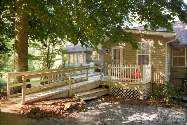 135 Brookhaven Lane, Advance, NC 27006