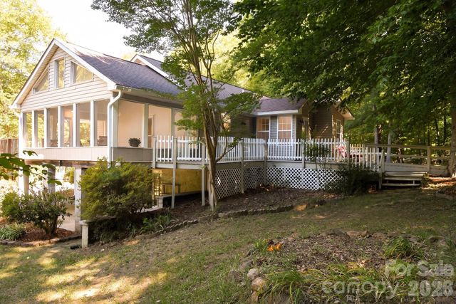135 Brookhaven Lane, Advance, NC 27006