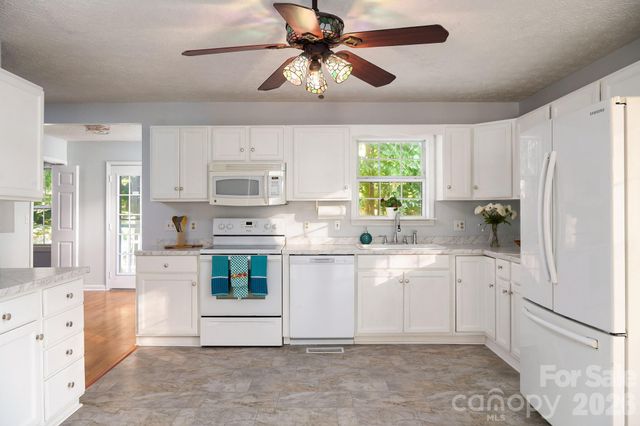 135 Brookhaven Lane, Advance, NC 27006
