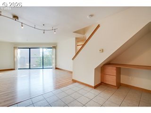 910 Nw NAITO Pkwy I23, Portland, OR 97209