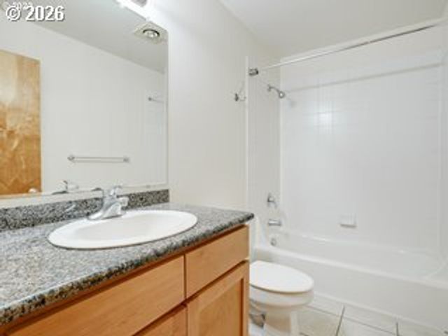 910 Nw NAITO Pkwy I23, Portland, OR 97209