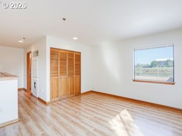 910 Nw NAITO Pkwy I23, Portland, OR 97209
