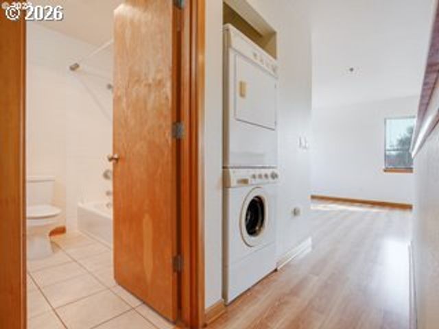 910 Nw NAITO Pkwy I23, Portland, OR 97209