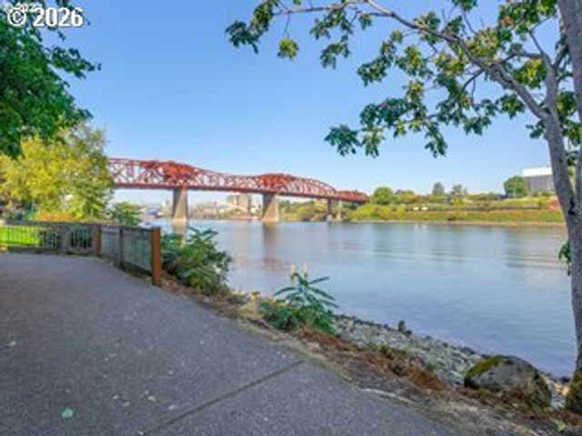 910 Nw NAITO Pkwy I23, Portland, OR 97209